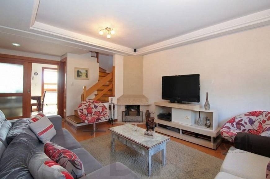 Ampla casa de 175 m² com 3 dormitórios e 3 vagas de garagem — foto 3