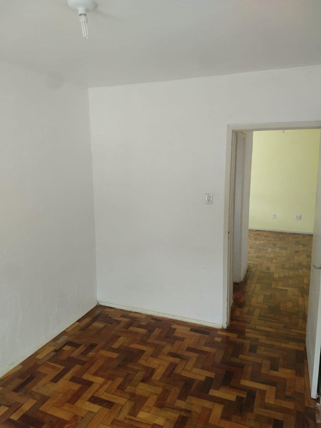 Apartamento de 2 dormitórios à venda em Passo d'Areia, Porto Alegre. — foto 4