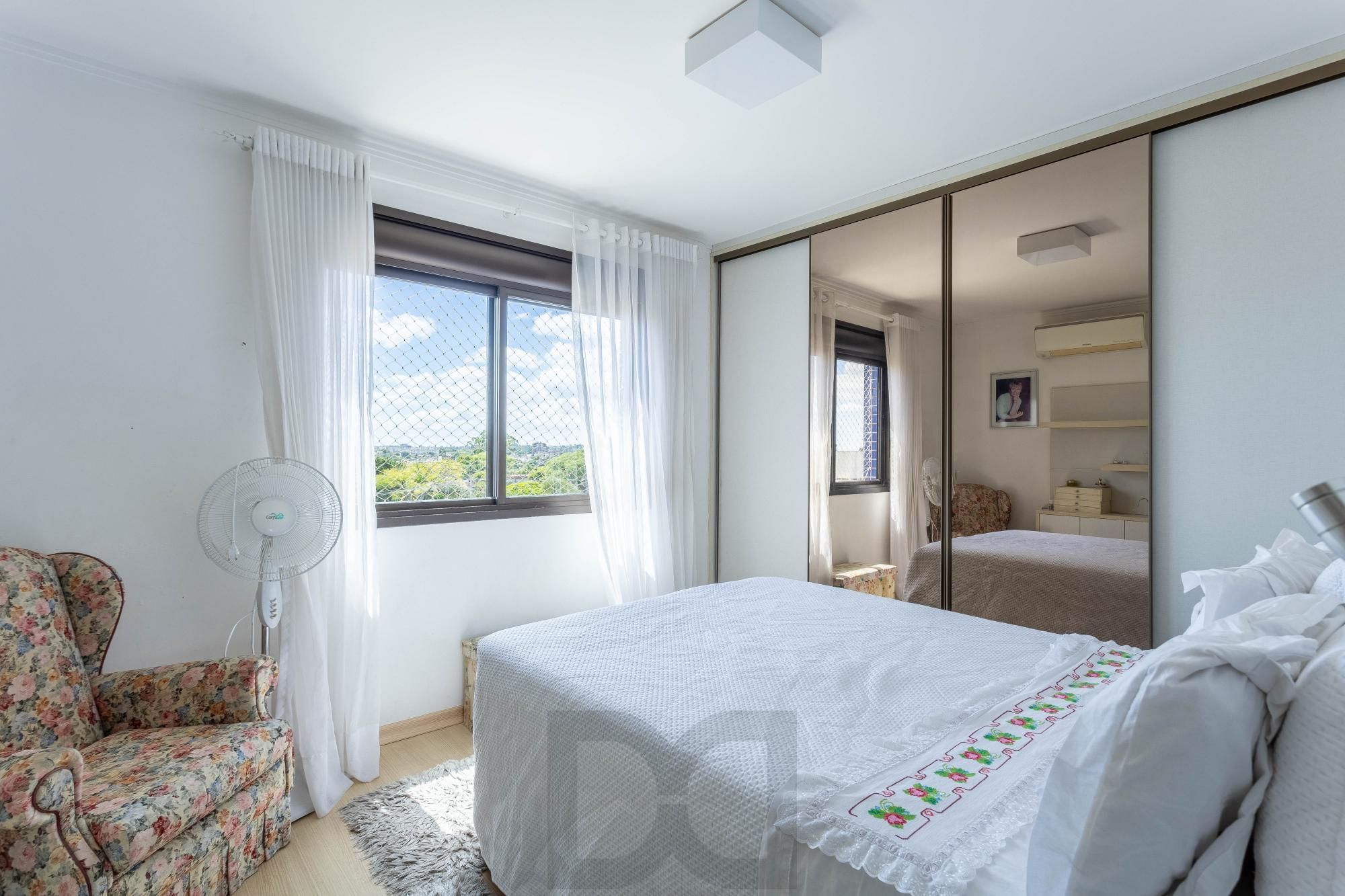Apartamento à Venda com 2 Dormitórios (1 Suíte) e 2 Vagas Cobertas - Vila Ipiranga, Porto Alegre/RS — foto 17