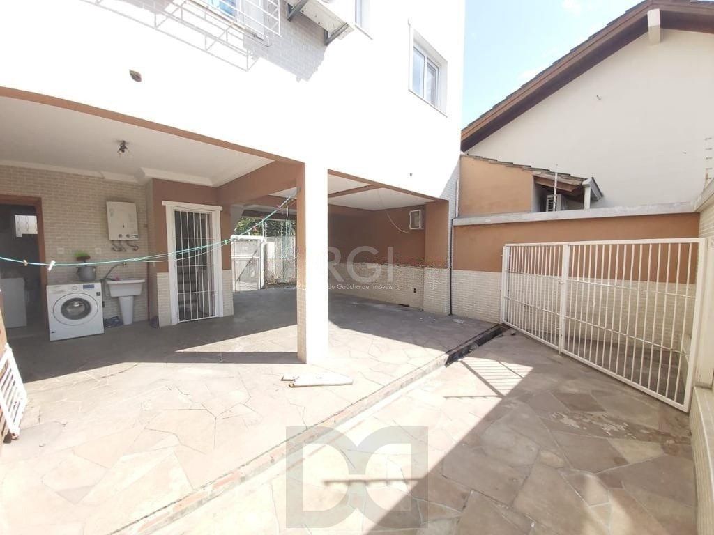 Casa com 03 dormitórios, 01 suíte, pátio com churrasqueira e 03 vagas de garagem no bairro Tristeza — foto 19