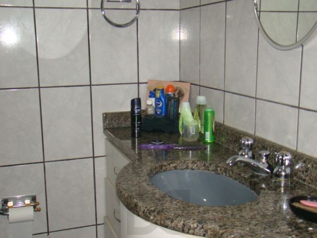 Casa de 370m² - 4 dormitórios, 2 suítes e 4 vagas de garagem no bairro Espírito Santo — foto 19