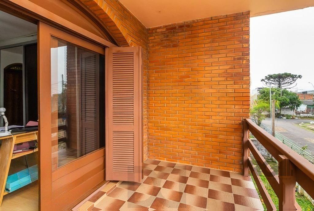 Casa de 245m² com 5 dormitórios no bairro Sarandi — foto 9