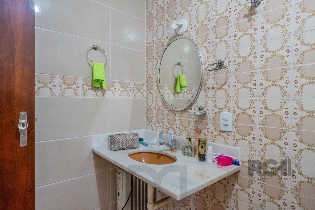 Casa com 4 dormitórios no bairro Gloria — foto 24