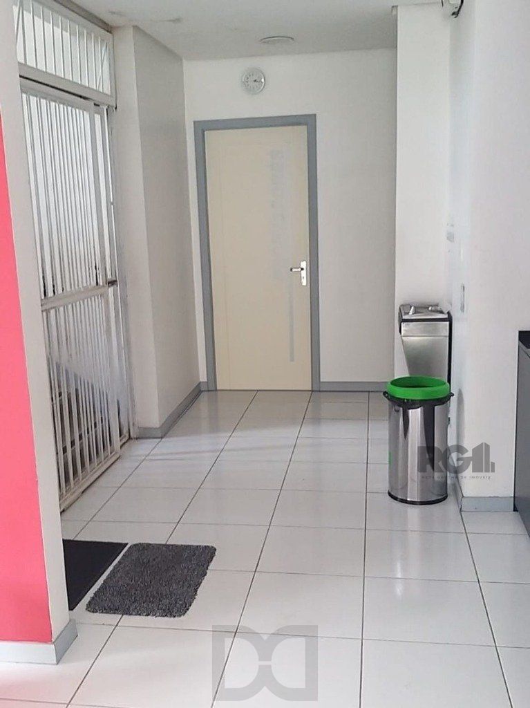 Casa comercial com 12 dormitórios no bairro Teresópolis — foto 14
