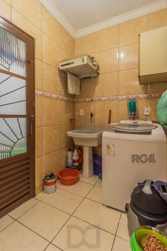 Casa com 4 dormitórios no bairro Santa Maria Goretti — foto 9