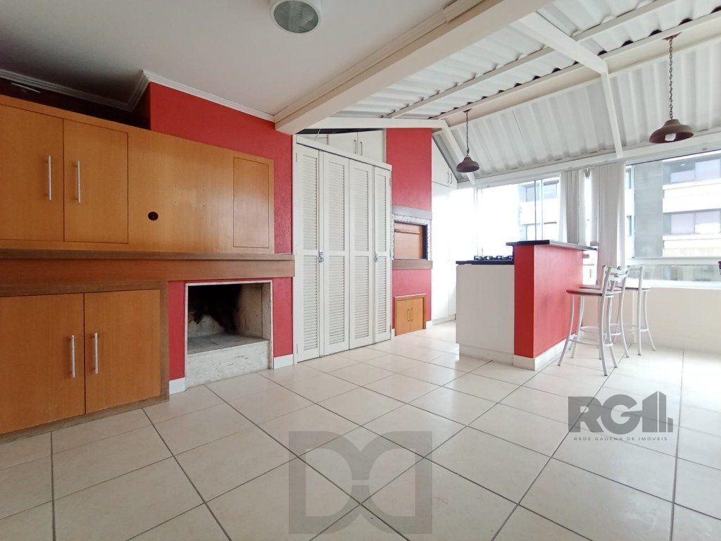 Duplex 2 dormitórios 1 vaga coberta em frente ao parque marinha do Brasil no Praia de Belas — foto 2