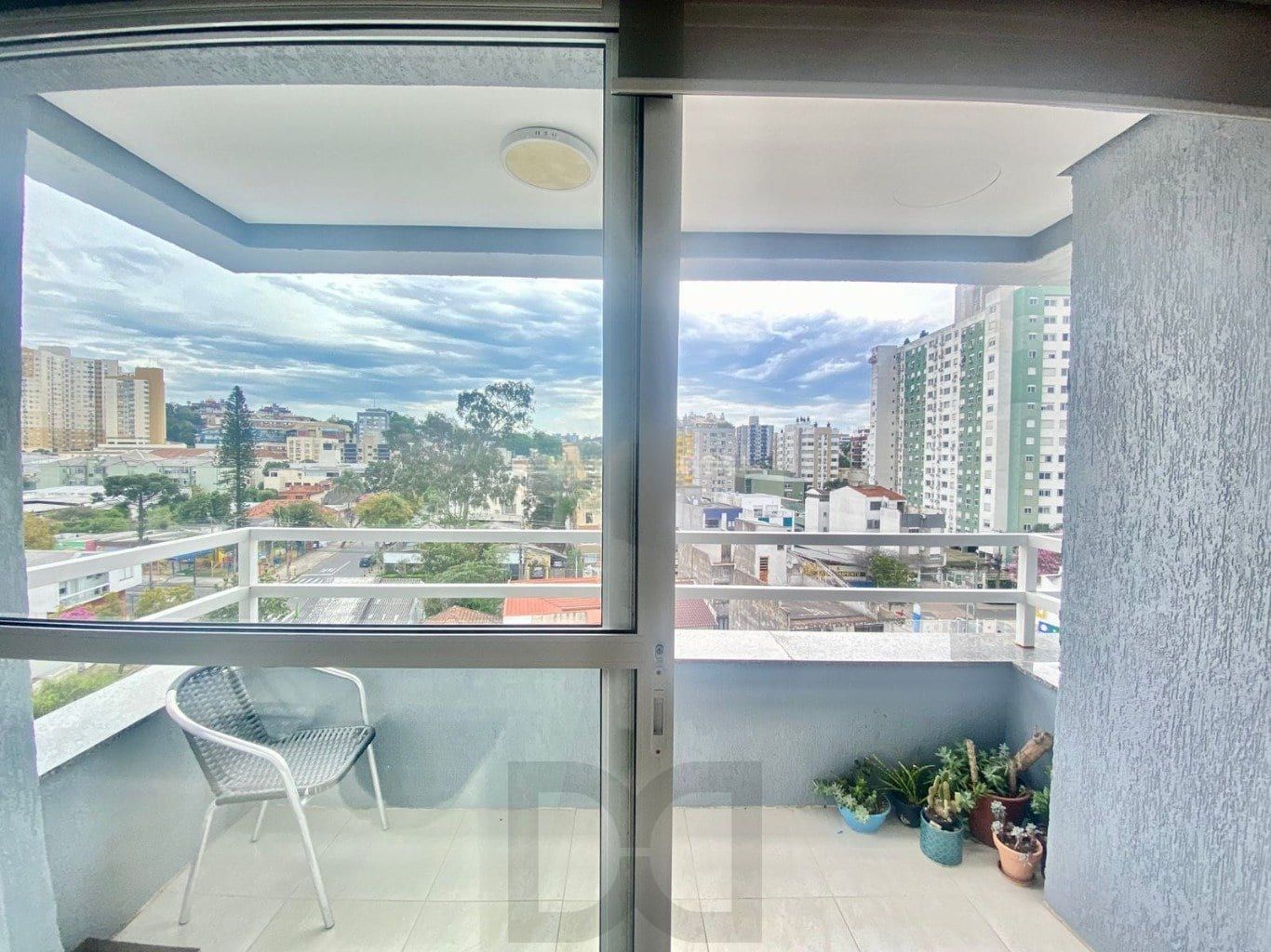 Apartamento de 2 dormitorios à venda em Santana, Porto Alegre. — foto 2