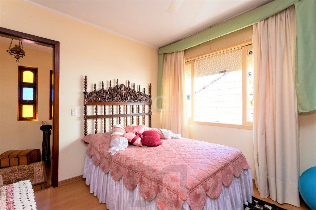 Casa para Venda - 228m², 4 dormitórios, sendo 1 suites, 5 vagas - Teresópolis — foto 33