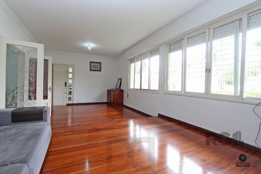 Casa com 5 suítes, 7 banheiros, 4 vagas no bairro Partenon — foto 5