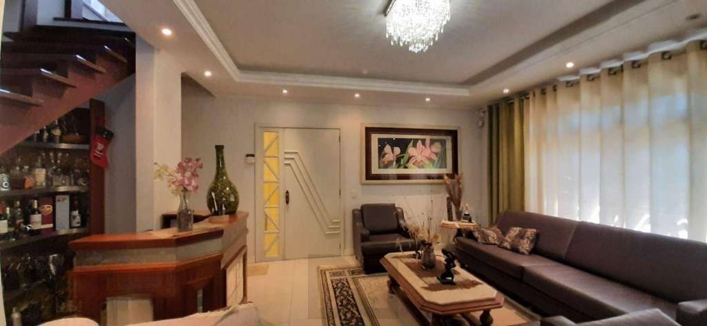 VENDE – AMPLA CASA RESIDENCIAL COM PISCINA E 5 VAGAS — foto 3