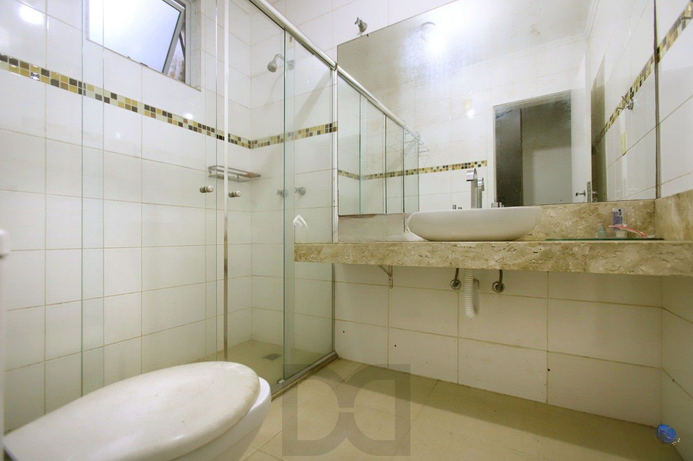 Casa com Edícula nos fundos, total de 5 dormitórios no Bairro gloria. — foto 45