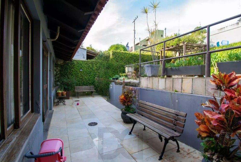 Sobrado 3 dormitórios, 1suíte, área gourmet com churrasqueira, piscina. — foto 35