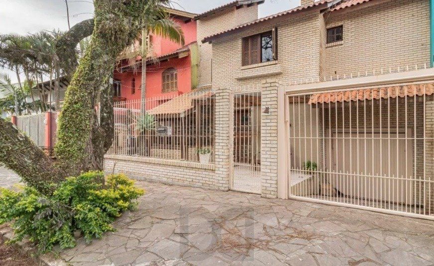 Casa de 3 dormitórios à venda em Ipanema, Porto Alegre. — foto 1