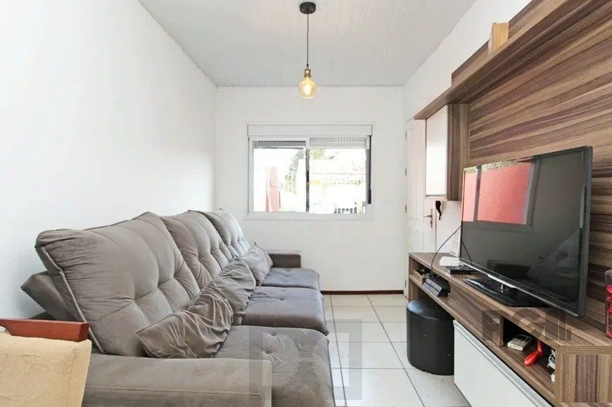 Excelente casa de 45m² com 1 dormitório e 1 vaga no bairro Hípica. — foto 2