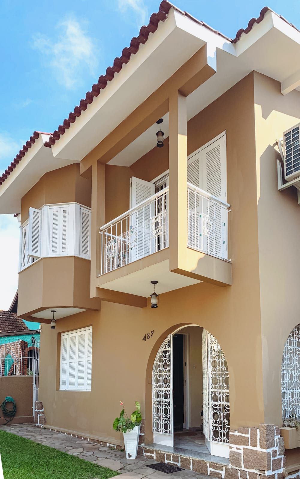 CASA RESIDENCIAL, REPAGINADA POR ARQUITETO COM MUITA ELEGÂNCIA E CONFORTO! — foto 1