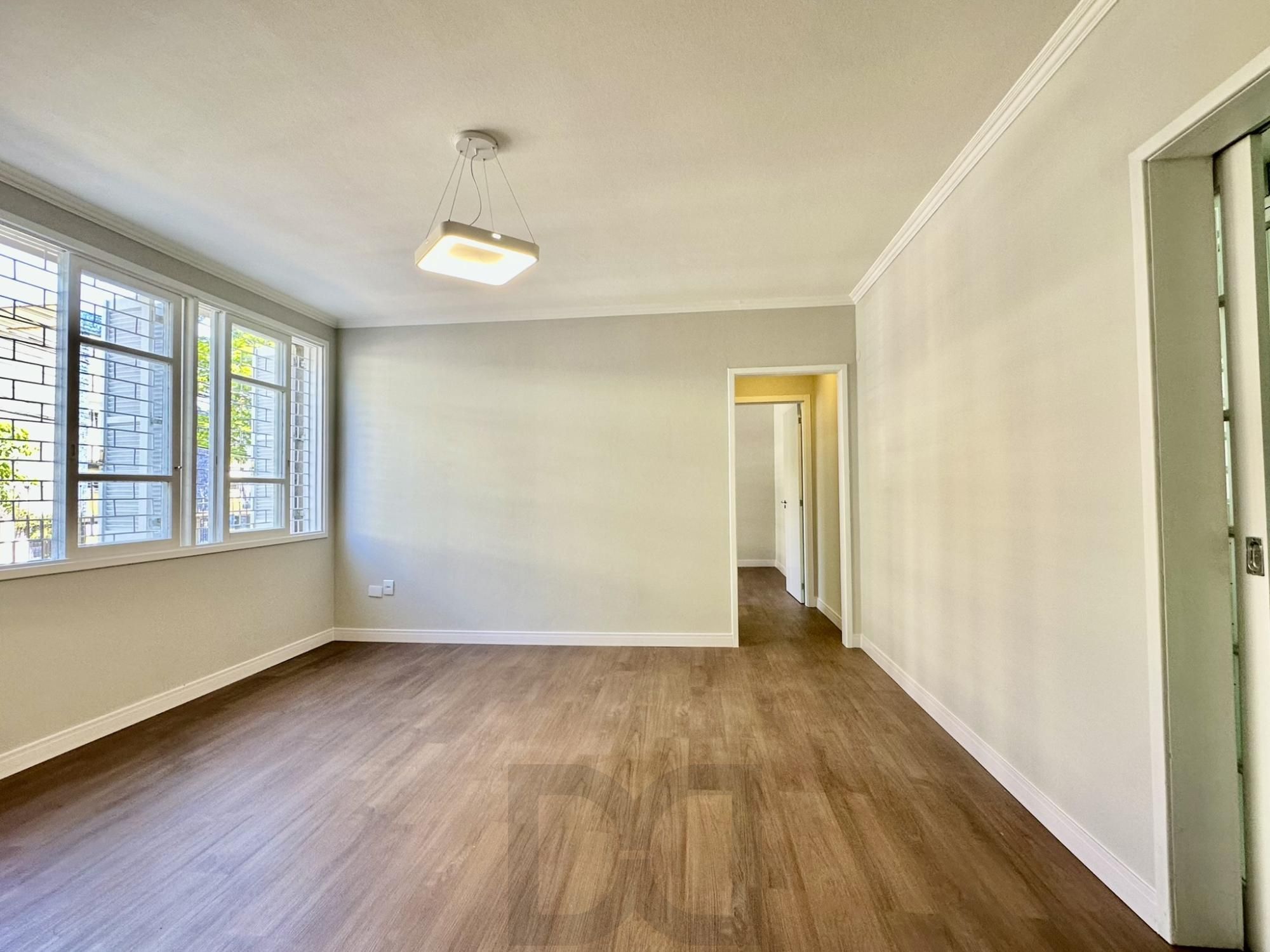 Amplo apartamento 1 dormitório com 57m² de frente no Menino Deus — foto 2