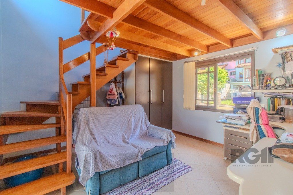Linda casa de 04 dormitórios com vista livre no Bairro Teresópolis — foto 53