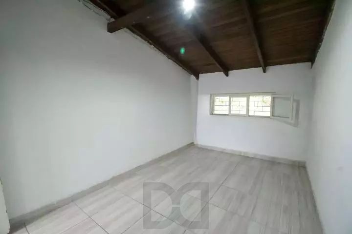 VENDE – AMPLA CASA RESIDENCIAL COM PISCINA E 5 VAGAS — foto 13