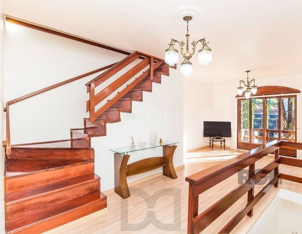 Casa de 266m² - 5 dormitórios, 5 vagas no bairro São João — foto 9
