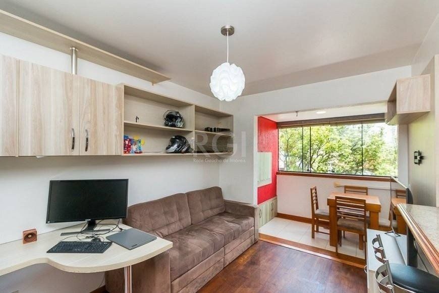 Apartamento para Venda - 43m², semi mobiliado, 1 dormitório, churrasqueira e 1 vaga de garagem no bairro Partenon — foto 2