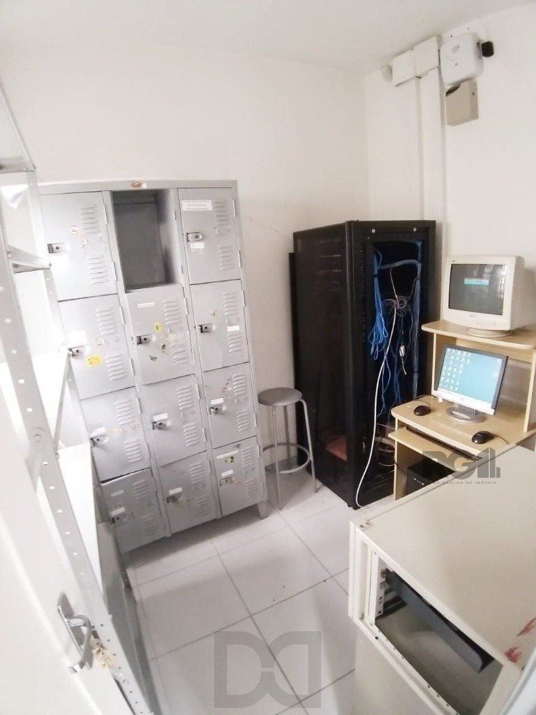 Casa comercial com 12 dormitórios no bairro Teresópolis — foto 11