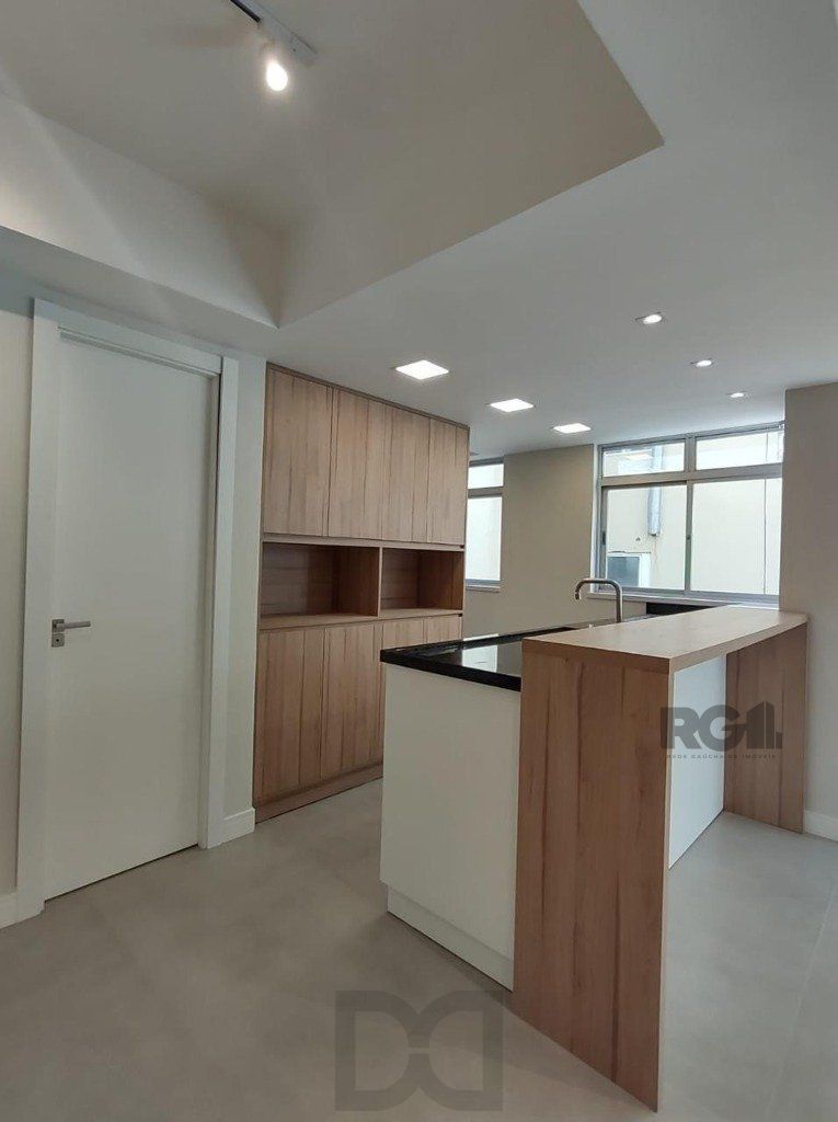 Apartamento semi mobiliado, 67m², 2 dormitórios, 1 vaga no bairro Petrópolis — foto 7