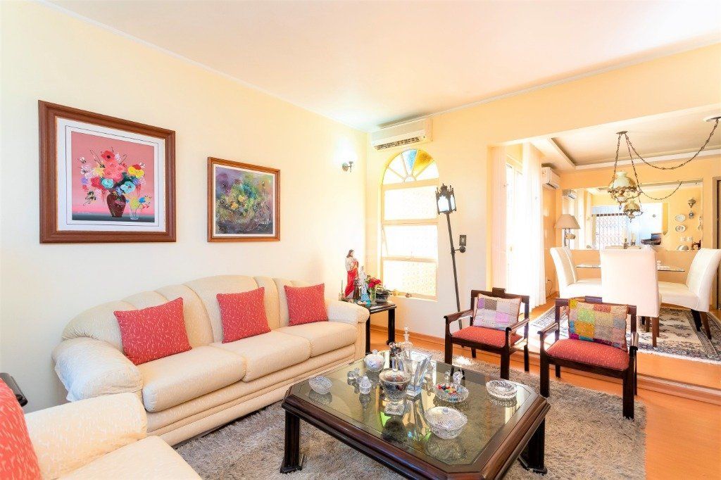 Casa para Venda - 228m², 4 dormitórios, sendo 1 suites, 5 vagas - Teresópolis — foto 4