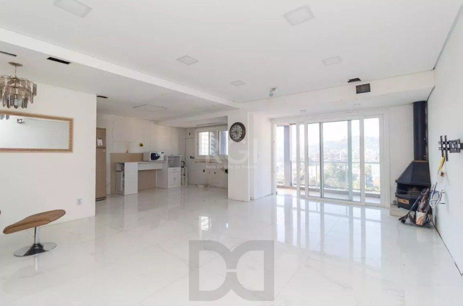 Casa para Venda - 377m², 4 dormitórios, sendo 2 suítes, 3 vagas - Teresópolis — foto 2