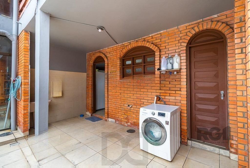 Casa de 245m² com 5 dormitórios no bairro Sarandi — foto 29