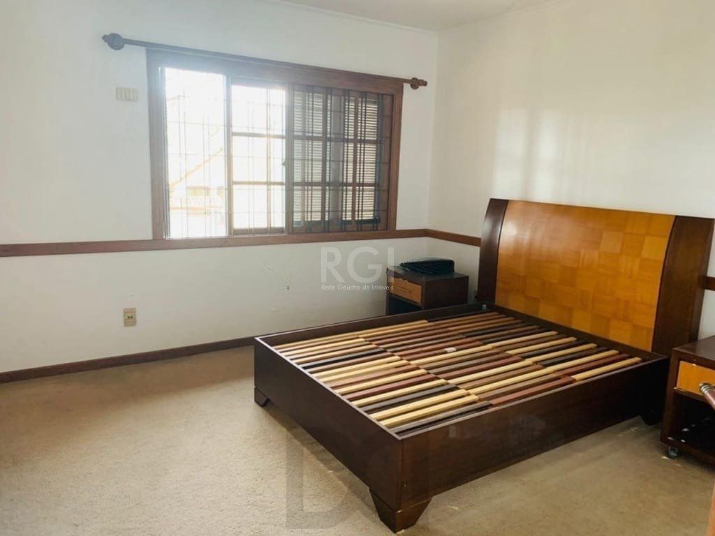 Encantadora residência com 03 dormitórios sendo 01 suíte e piscina. — foto 7