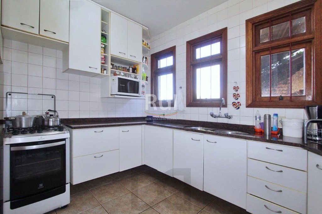 Casa para Venda - 269.06m², 4 dormitórios, sendo 2 suites, 5 vagas - Teresópolis — foto 15
