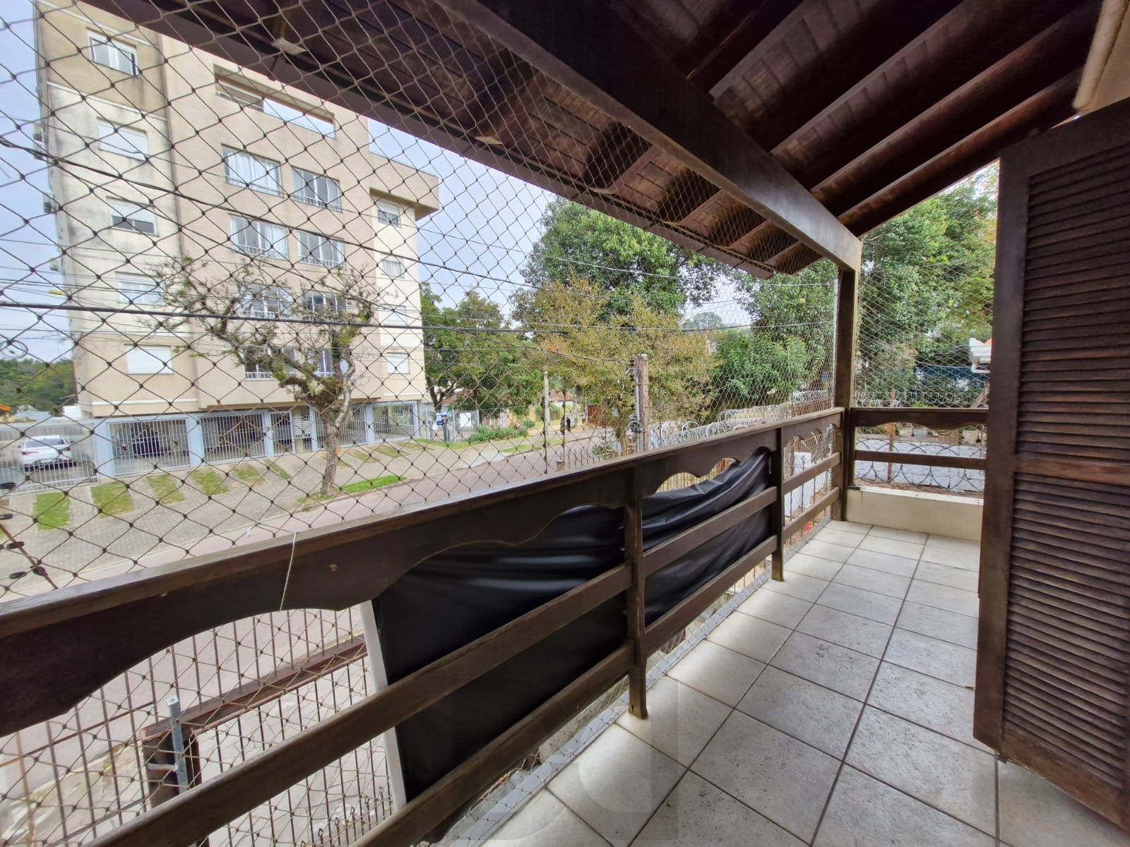 Casa de 3 dormitórios com piscina no bairro Teresópolis. — foto 2