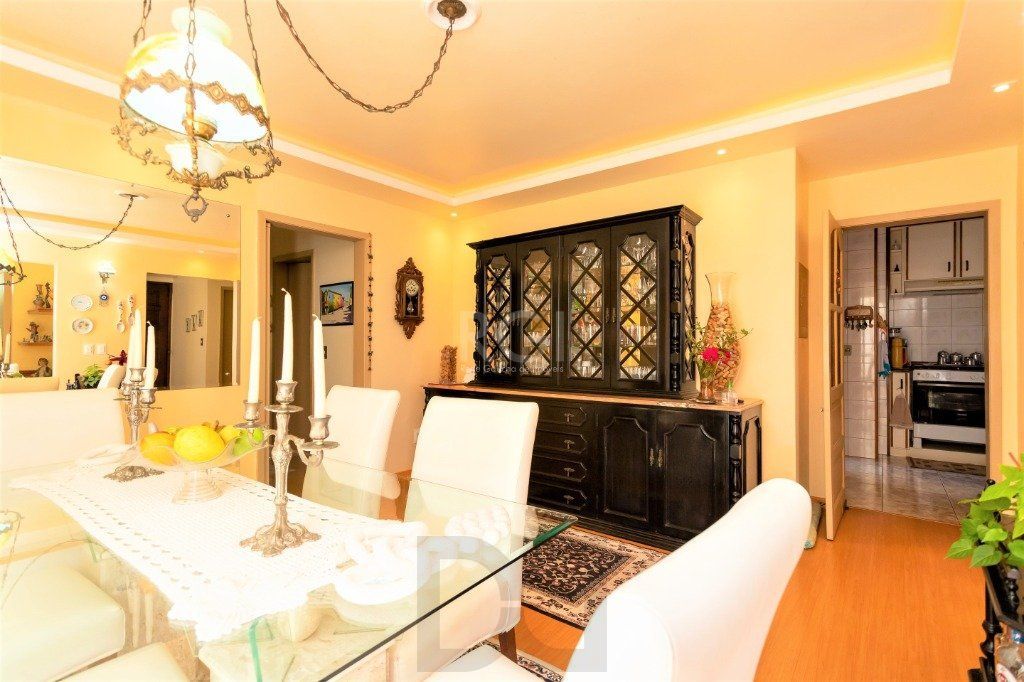 Casa para Venda - 228m², 4 dormitórios, sendo 1 suites, 5 vagas - Teresópolis — foto 6