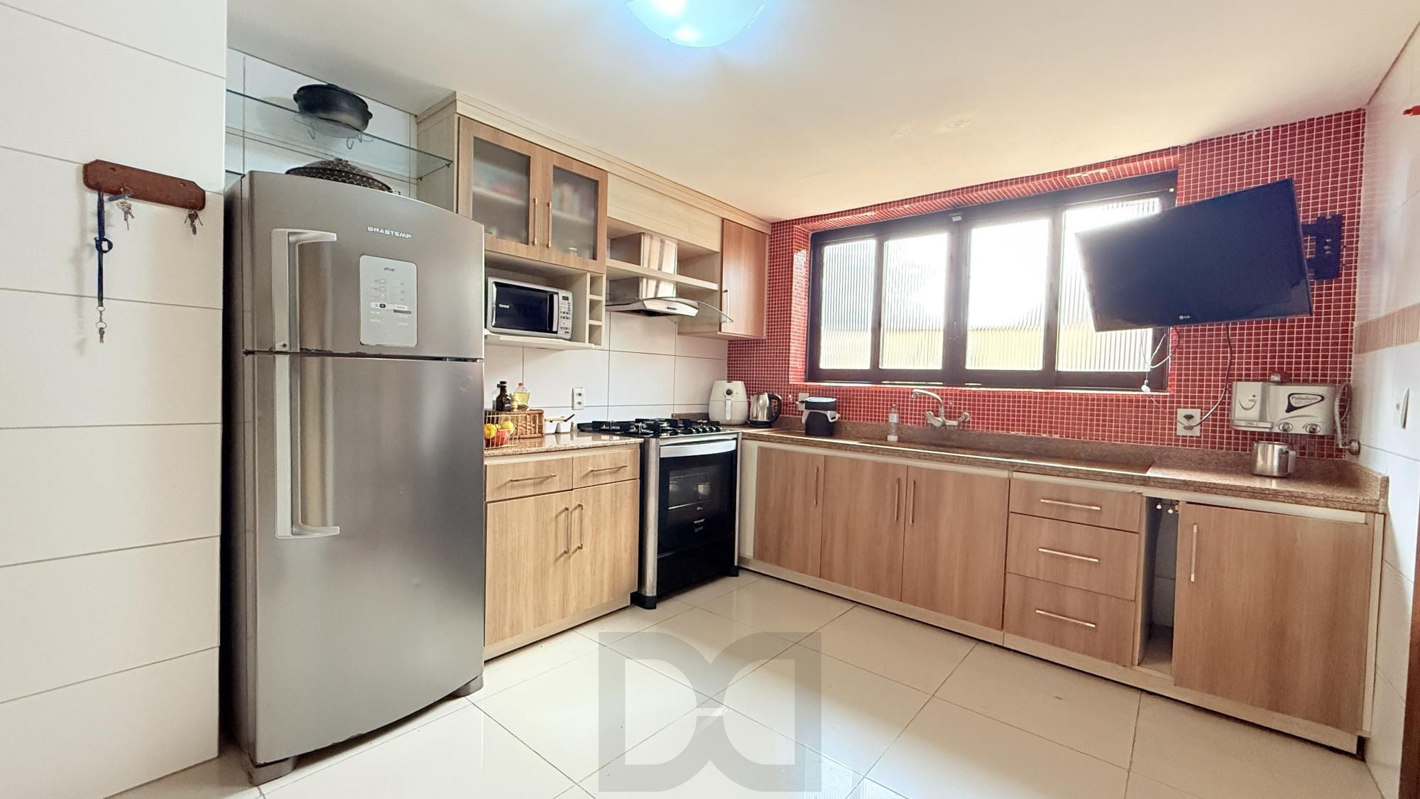 Casa para Venda - 260m², 4 dormitórios, sendo 1 suites, 4 vagas - Nonoai — foto 8