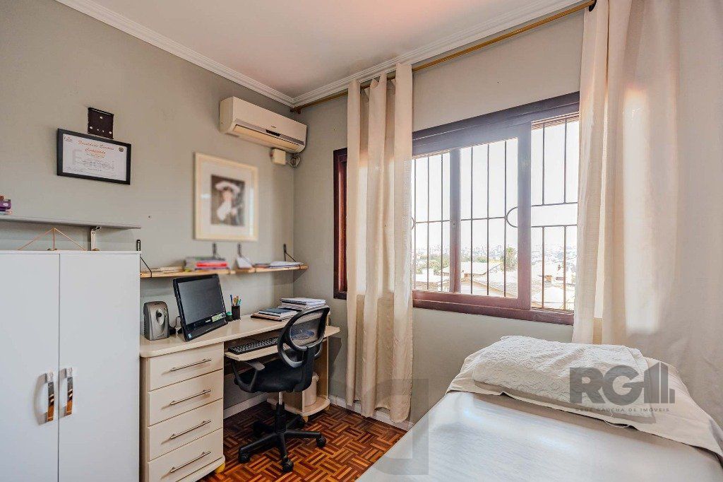 Casa com 234m², 3 dormitórios, 3 vagas no bairro Partenon — foto 13
