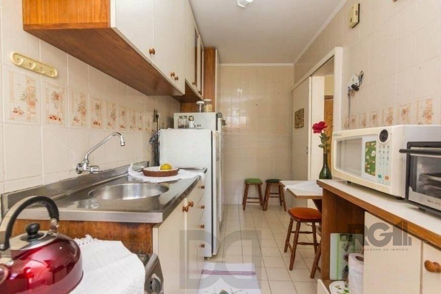 Apartamento 86m² - 3 dormitórios, 2 banheiros, 1 vaga no bairro Petrópolis — foto 11