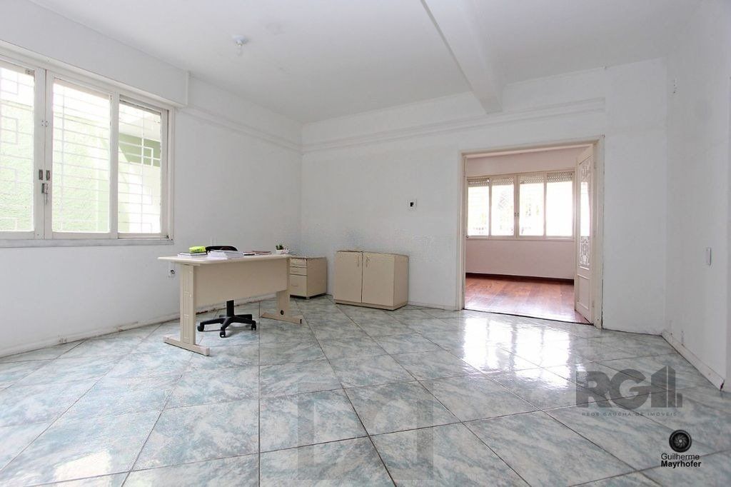 Casa com 5 suítes, 7 banheiros, 4 vagas no bairro Partenon — foto 9