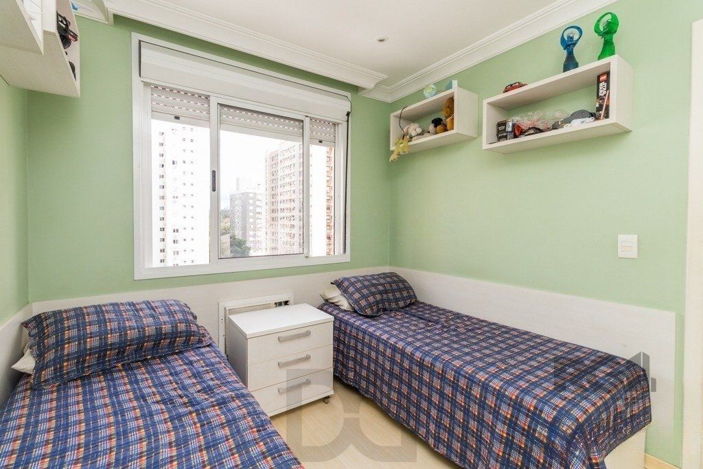 Apartamento 95m² - semi mobiliado, 3 dormitórios, 1 suíte e 2 vagas no bairro Passo da Areia — foto 8