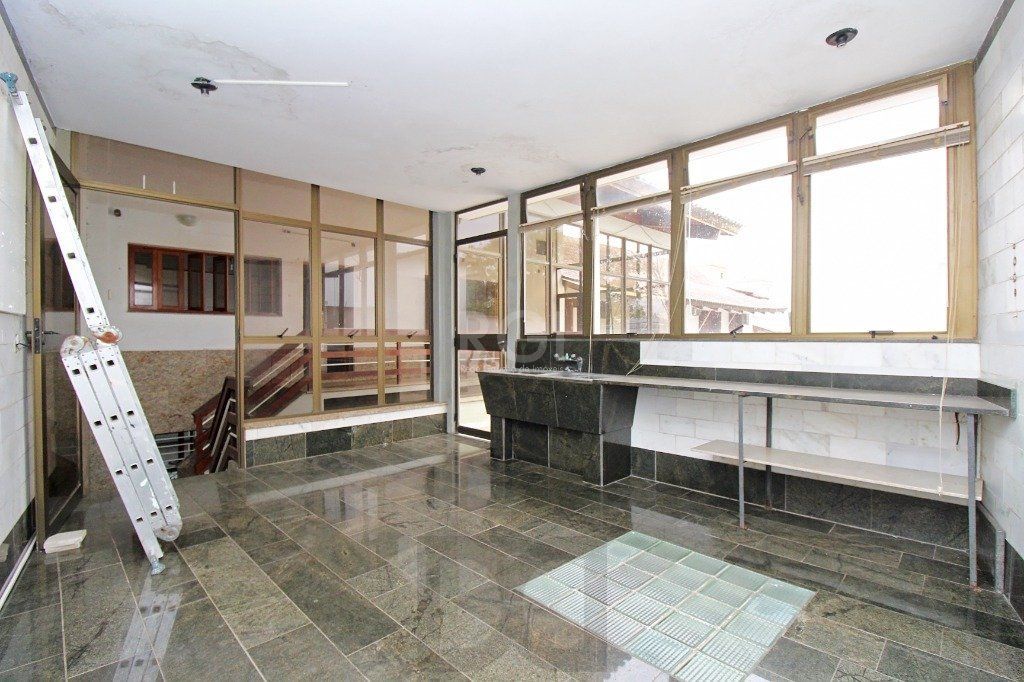 Casa para Venda - 840m², 7 dormitórios, sendo 3 suites, 8 vagas - Medianeira — foto 18