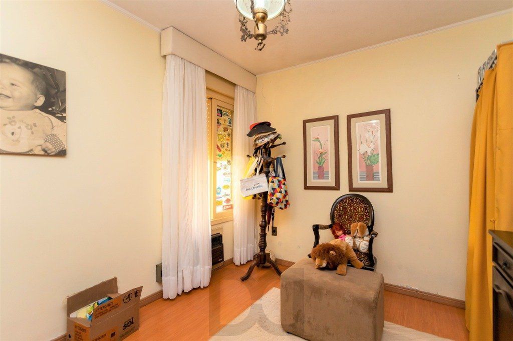 Casa para Venda - 228m², 4 dormitórios, sendo 1 suites, 5 vagas - Teresópolis — foto 29