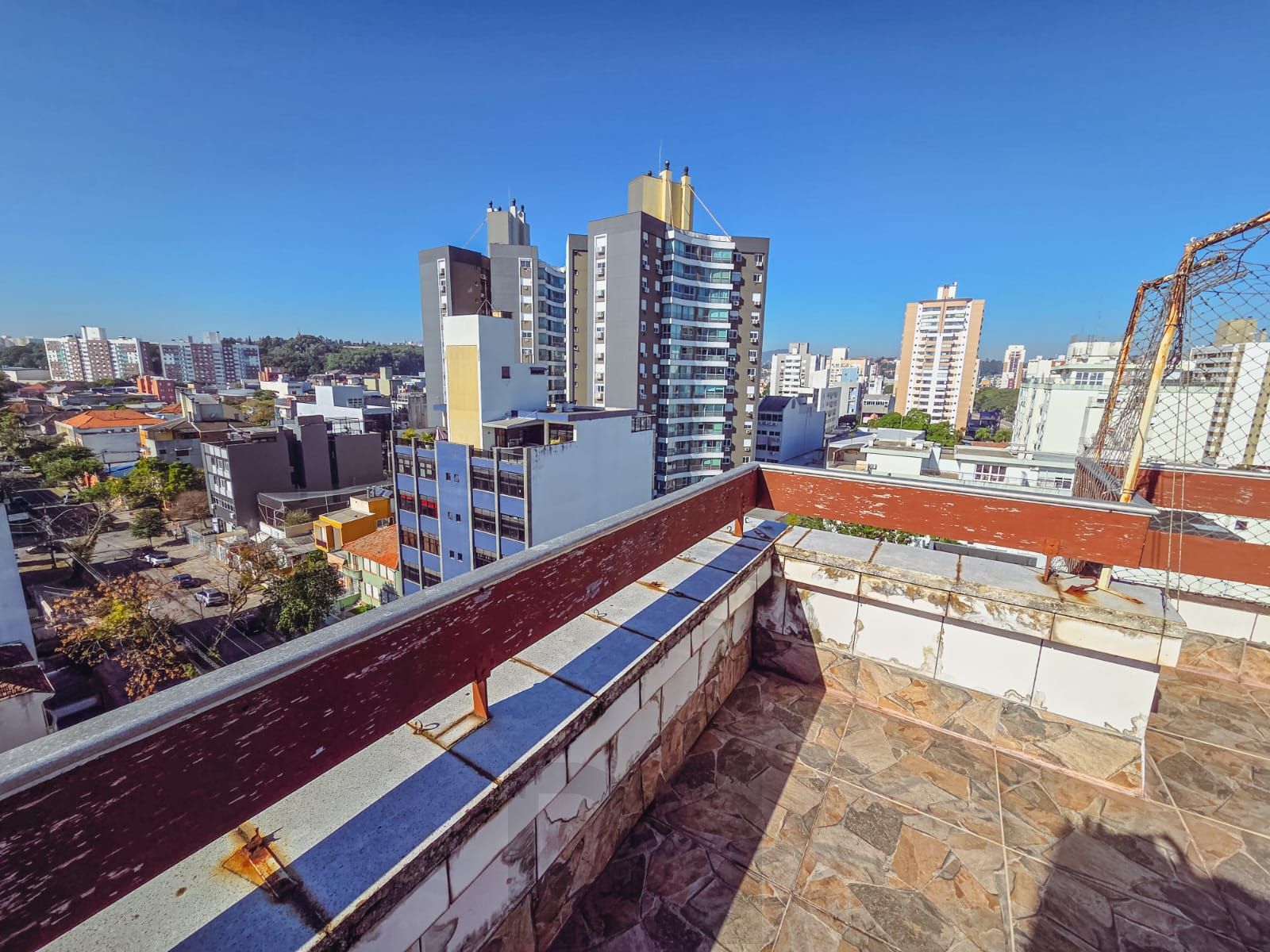 COBERTURA NO MENINO DEUS - 2 DORM, 2 BANH, 2 VAGAS COBERTAS - VISTA PANORÂMICA — foto 1
