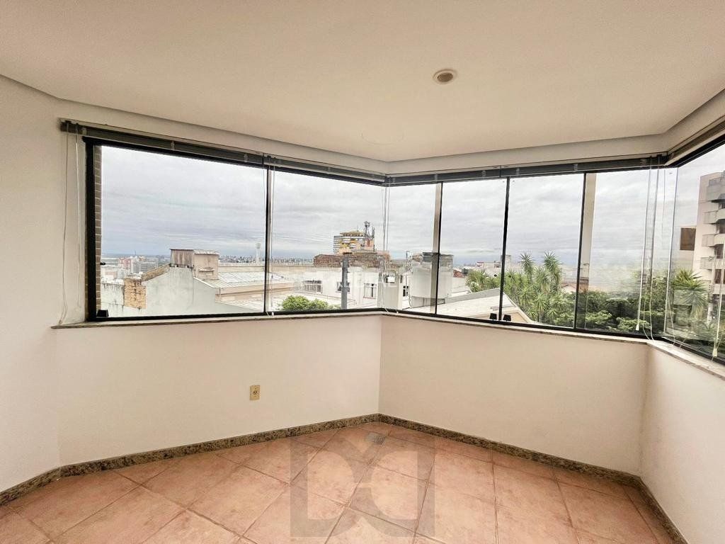 Apartamento de 4 dormitórios e 184m² à venda em Menino Deus, Porto Alegre. — foto 9