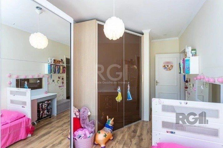 Casa com 03 dormitórios, 01 suíte, pátio, terraço com churrasqueira e vaga de garagem para 03 carros no bairro Ipanema — foto 21