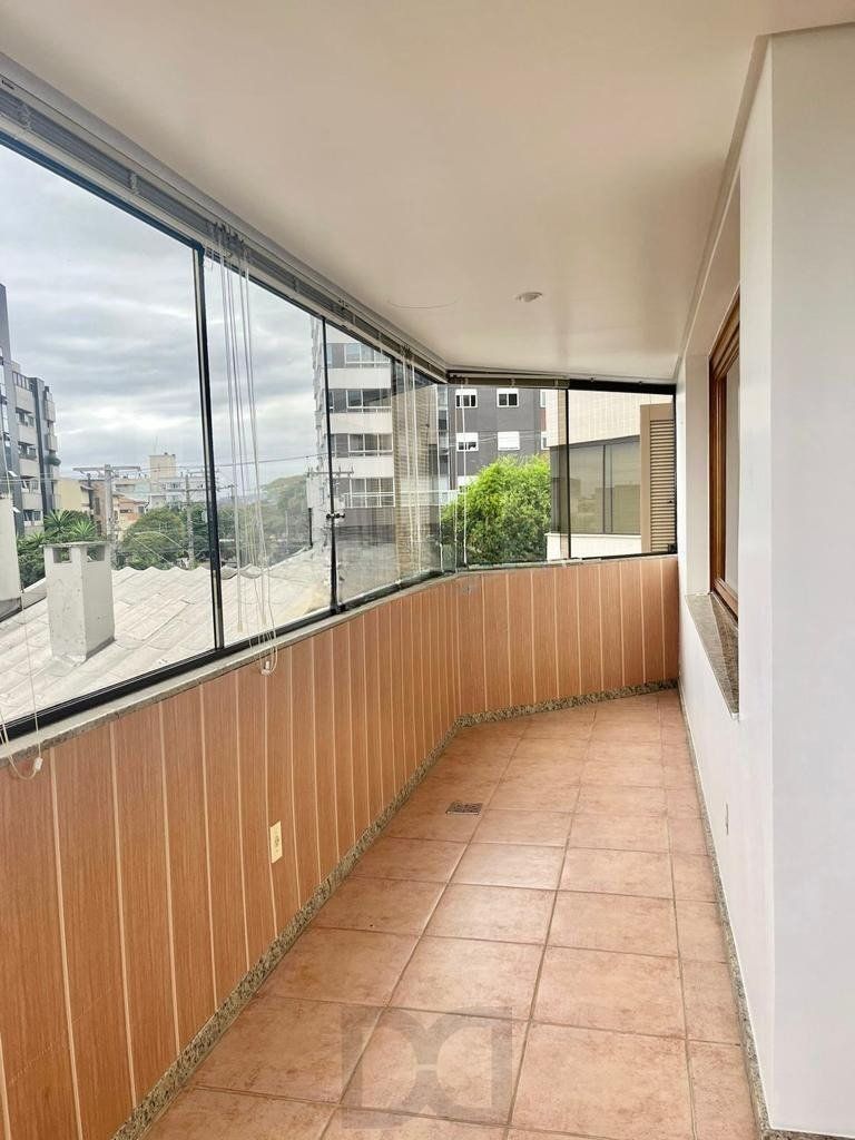 Apartamento de 4 dormitórios e 184m² à venda em Menino Deus, Porto Alegre. — foto 6