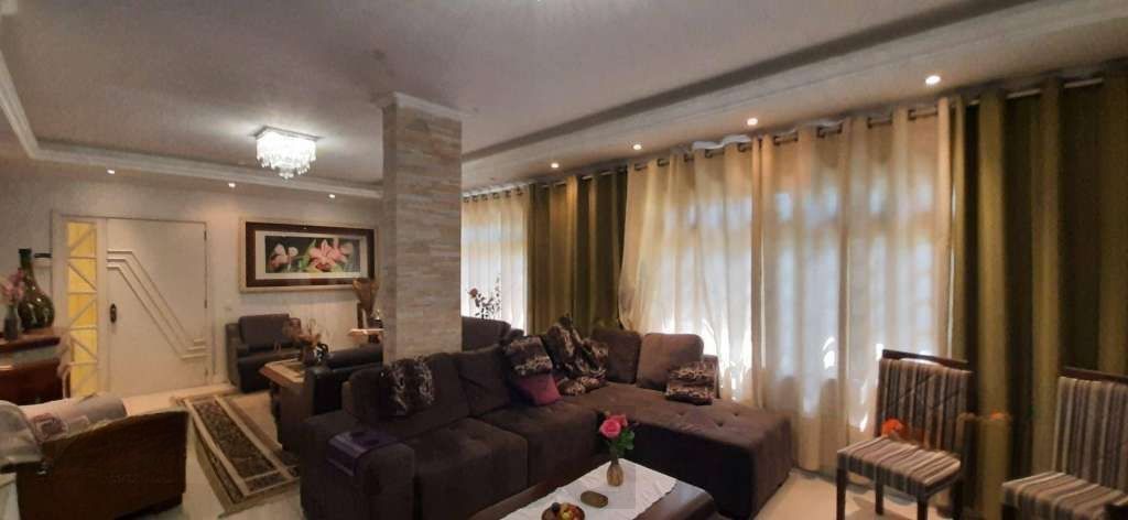 VENDE – AMPLA CASA RESIDENCIAL COM PISCINA E 5 VAGAS — foto 5