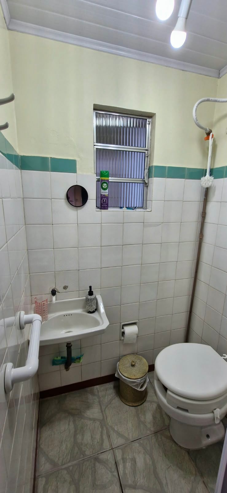 2 Casas no mesmo terreno, 2 dormitórios cada, 2 garagem, ensolarada, rua calma e arborizada — foto 28