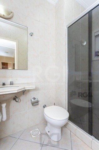 Casa com 03 dormitórios, 01 suíte, pátio, terraço com churrasqueira e vaga de garagem para 03 carros no bairro Ipanema — foto 24