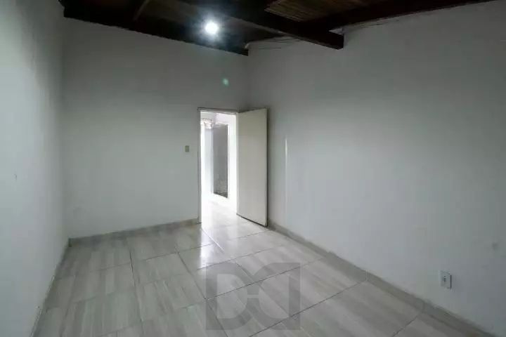 VENDE – AMPLA CASA RESIDENCIAL COM PISCINA E 5 VAGAS — foto 15