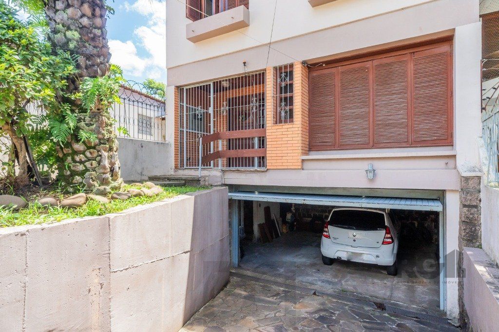 Casa com 4 dormitórios no bairro Gloria — foto 42