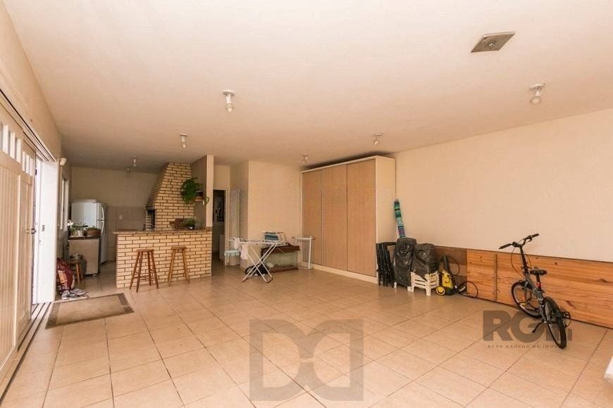 Casa de 380m² - 4 dormitórios, 2 suítes, 4 vagas no bairro Bom Jesus — foto 28